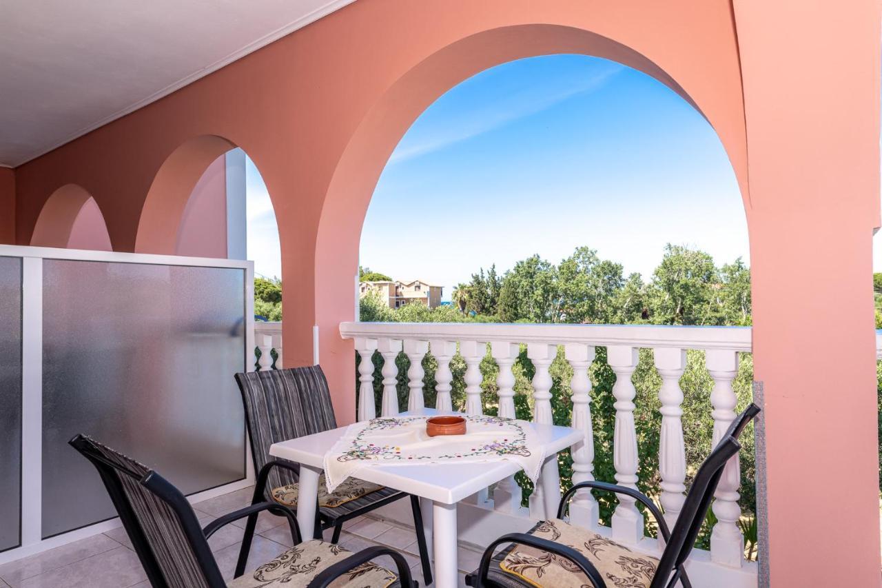 Arazzo Apartments Vasilikí Eksteriør bilde
